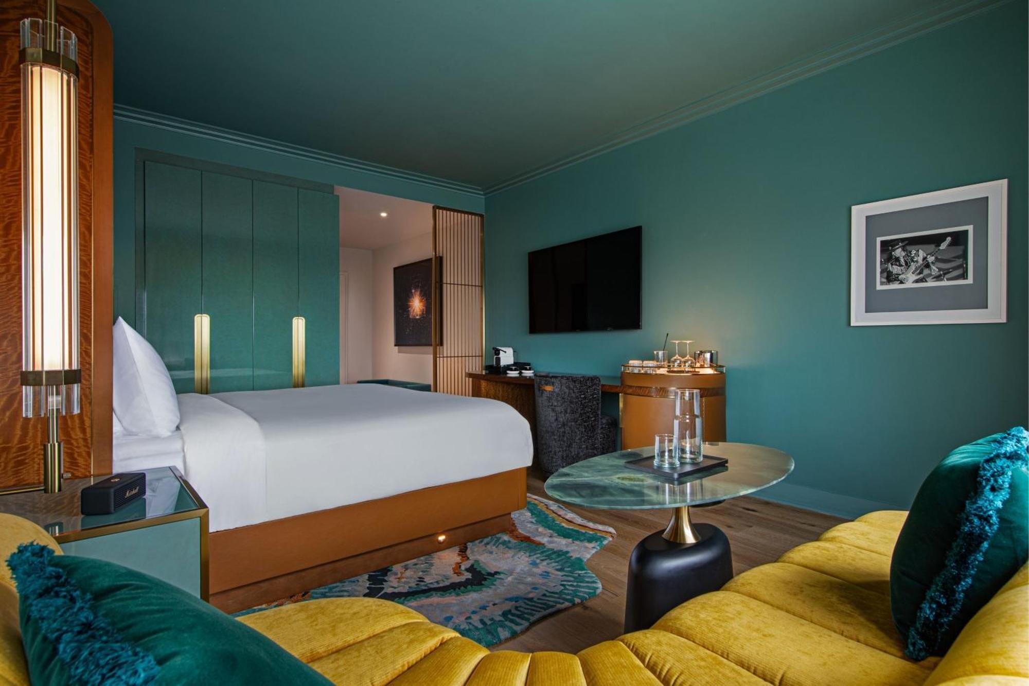 Hotel W 4*