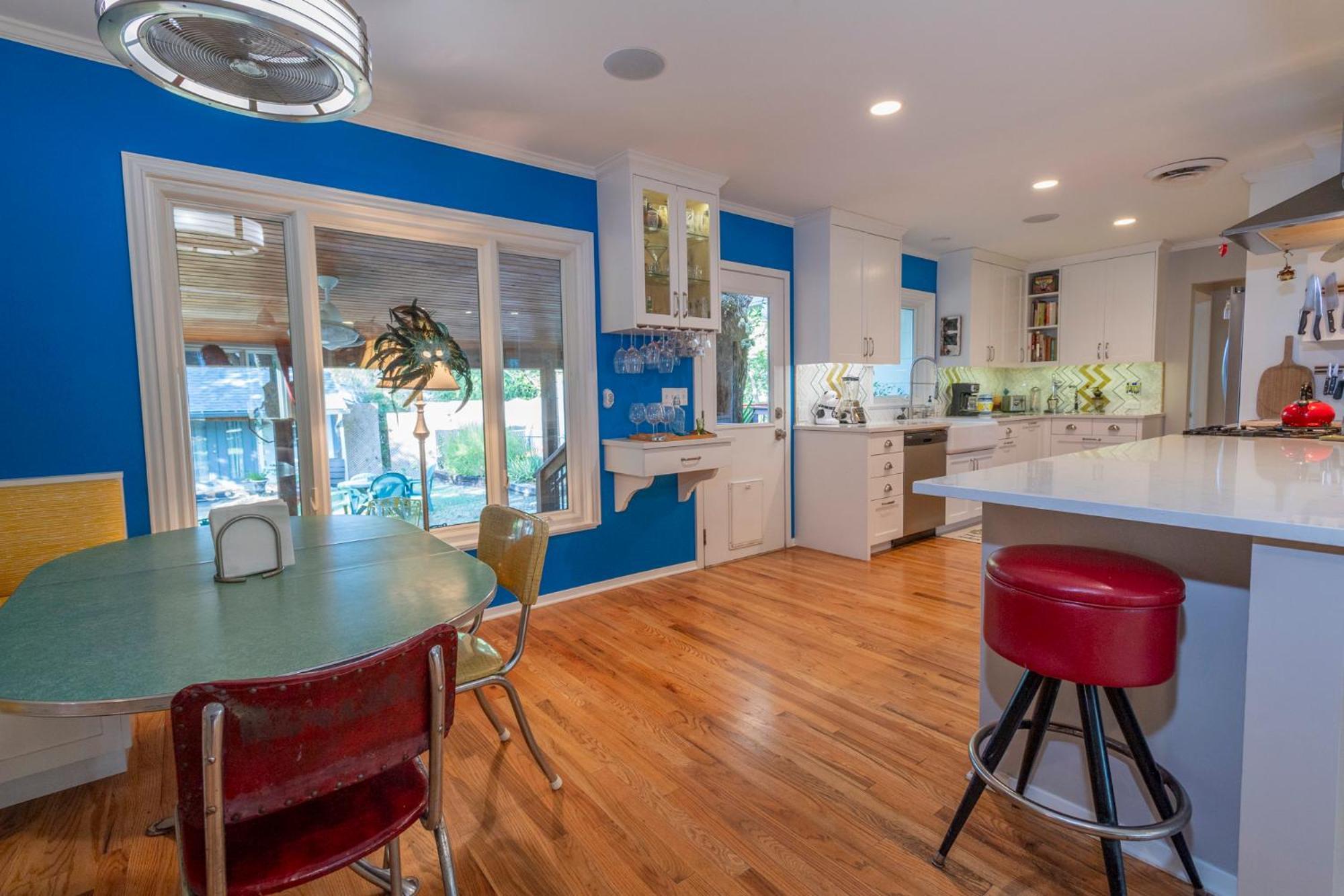 Holiday home South Central, Barton Springs, Broken Spoke & Much More, Dogs Ok, 4 Bedroom-3bath