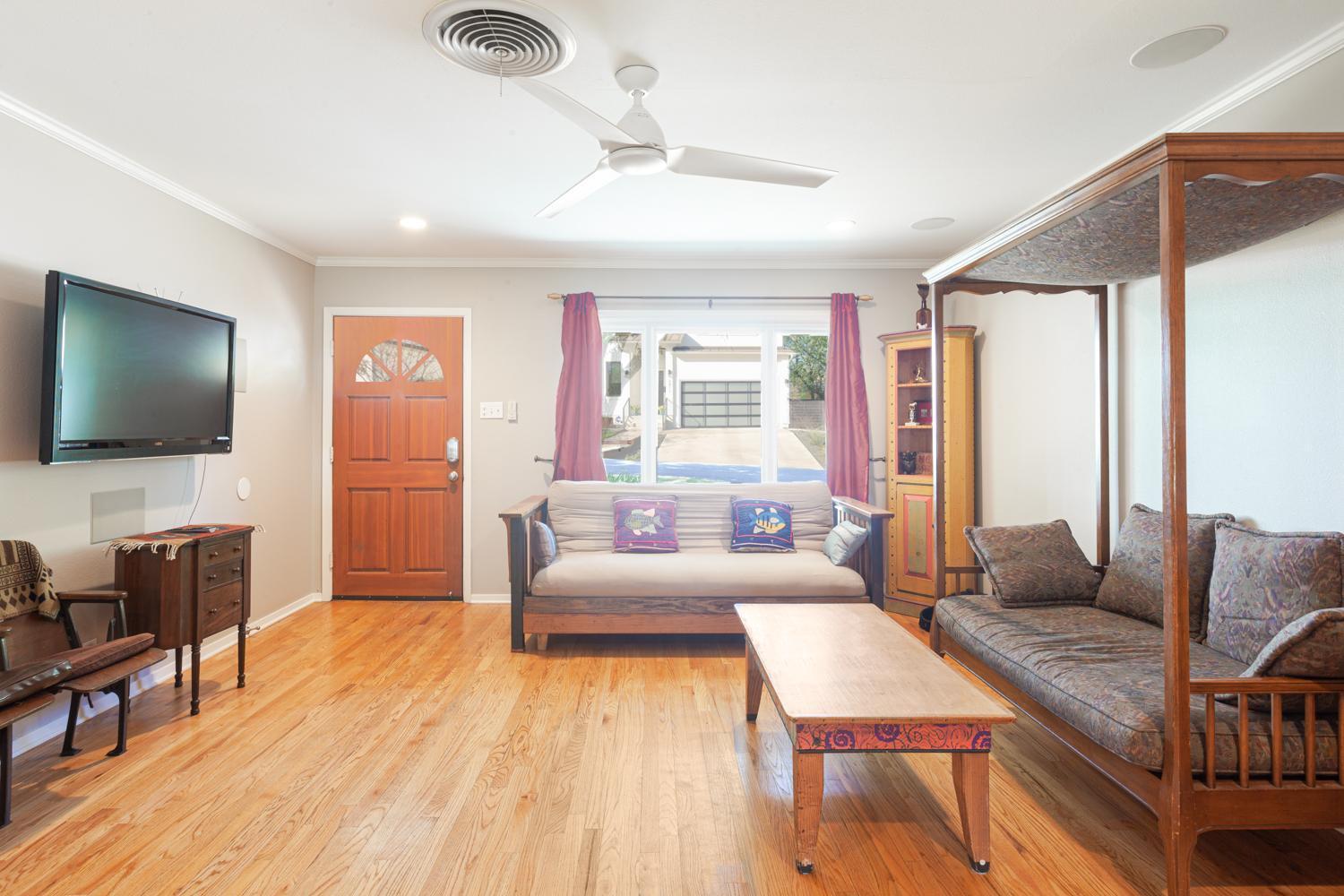 South Central, Barton Springs, Broken Spoke & Much More, Dogs Ok, 4 Bedroom-3bath *