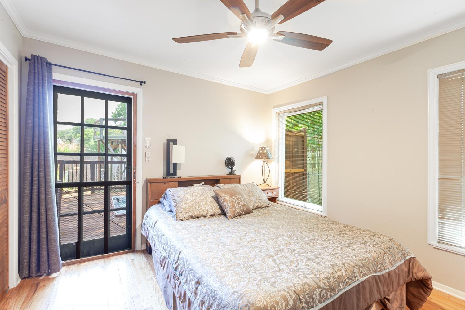 South Central, Barton Springs, Broken Spoke & Much More, Dogs Ok, 4 Bedroom-3bath Austin