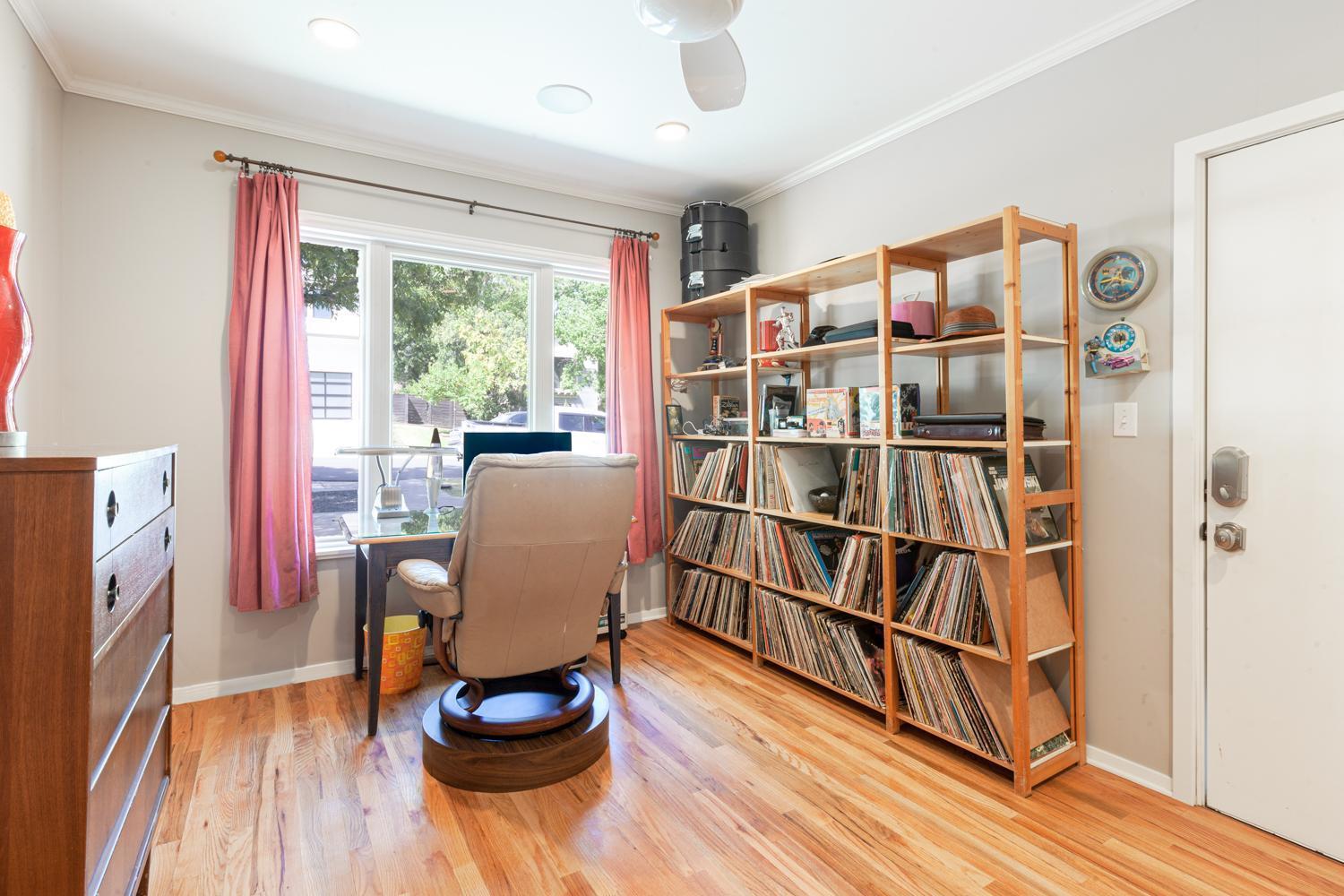 Holiday home South Central, Barton Springs, Broken Spoke & Much More, Dogs Ok, 4 Bedroom-3bath