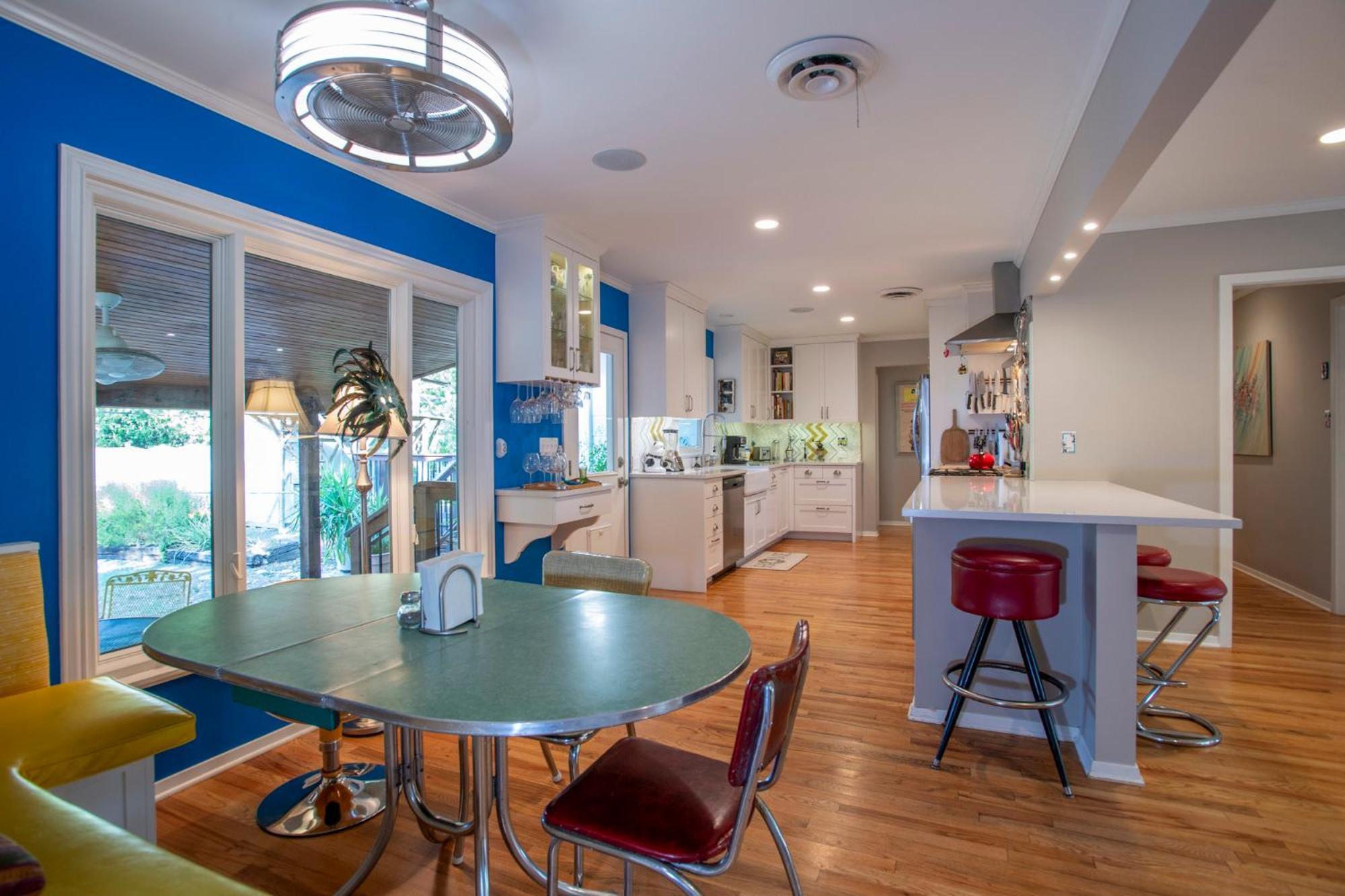 Holiday home South Central, Barton Springs, Broken Spoke & Much More, Dogs Ok, 4 Bedroom-3bath Austin