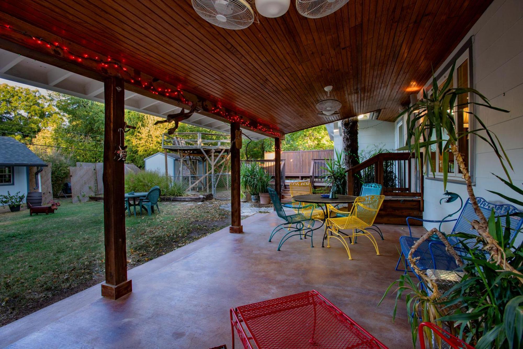 Holiday home South Central, Barton Springs, Broken Spoke & Much More, Dogs Ok, 4 Bedroom-3bath *