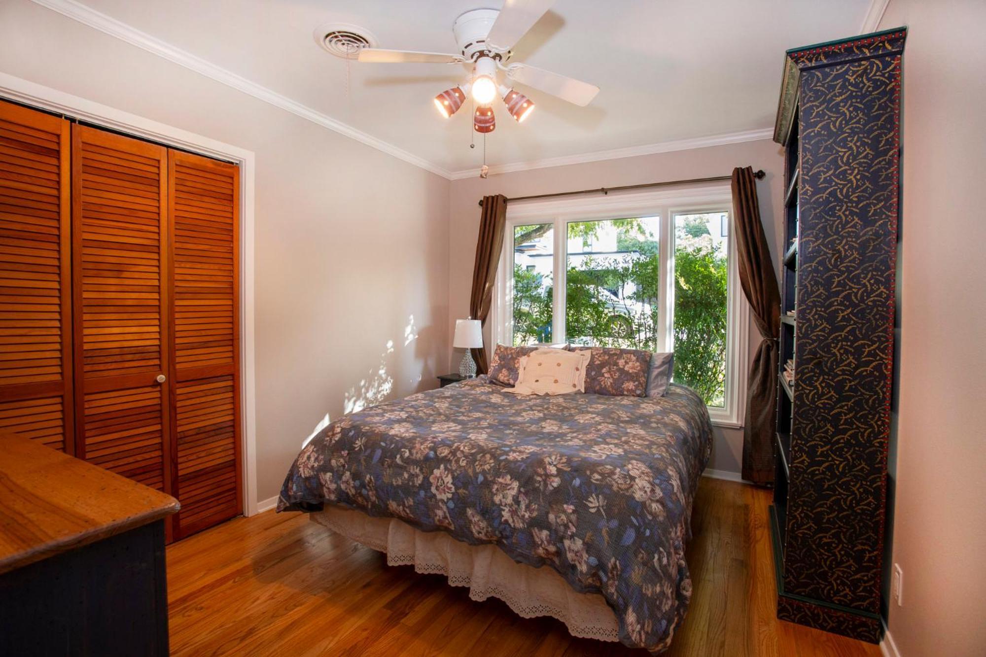 Holiday home South Central, Barton Springs, Broken Spoke & Much More, Dogs Ok, 4 Bedroom-3bath Austin