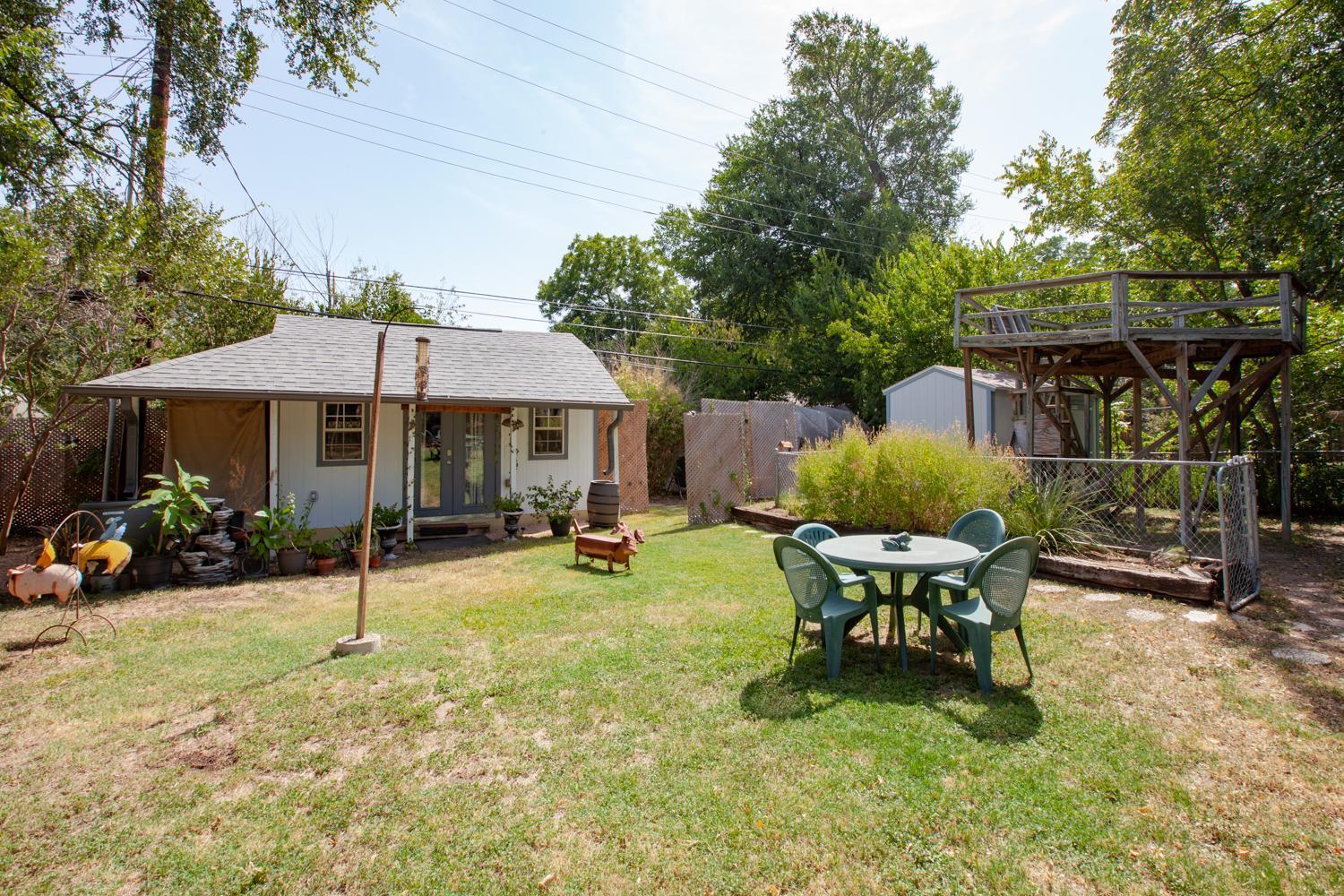 Holiday home South Central, Barton Springs, Broken Spoke & Much More, Dogs Ok, 4 Bedroom-3bath *
