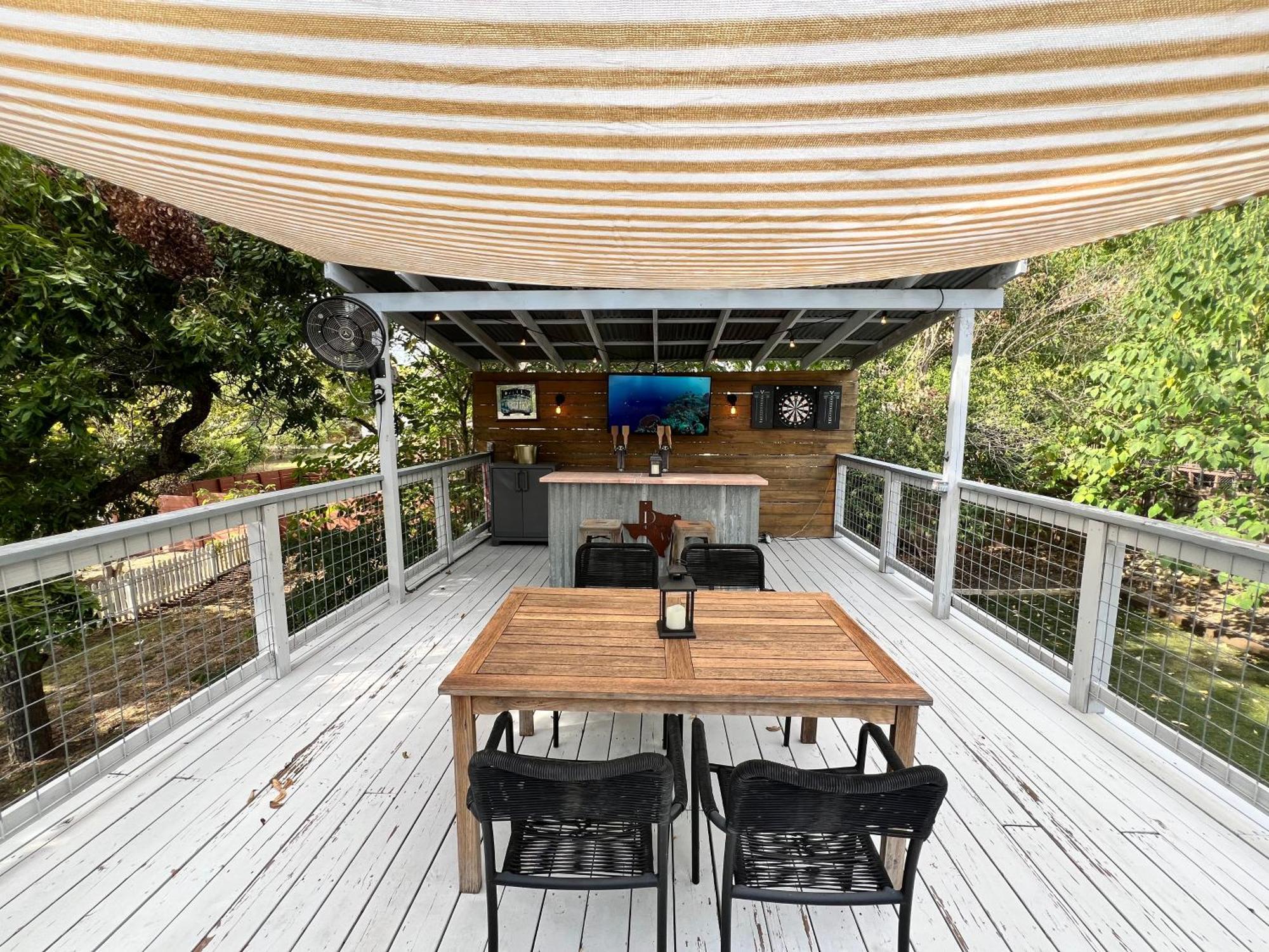 Authentic Pad With Roof-top Deck Bar * Austin