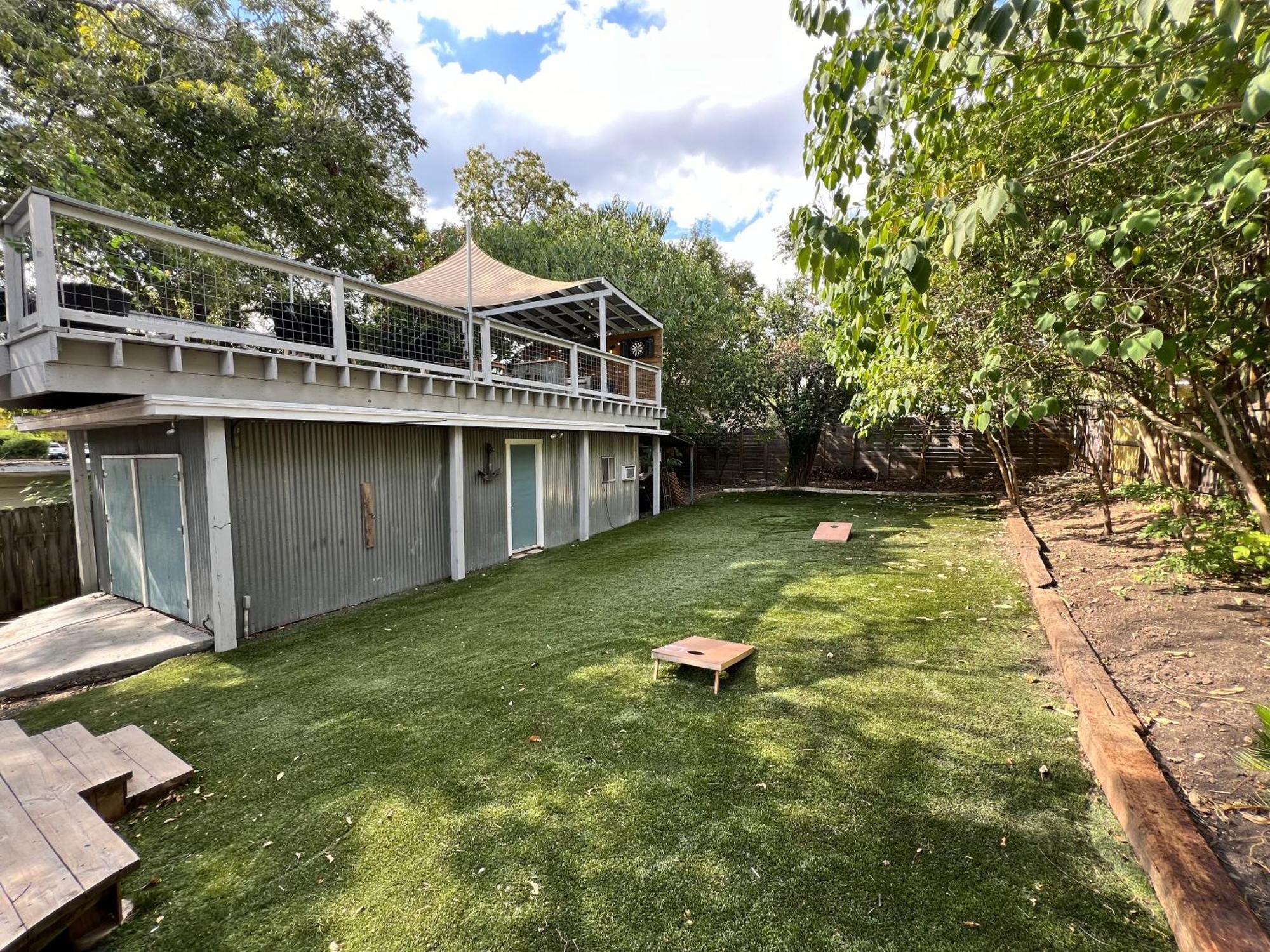 Authentic Pad With Roof-top Deck Bar *