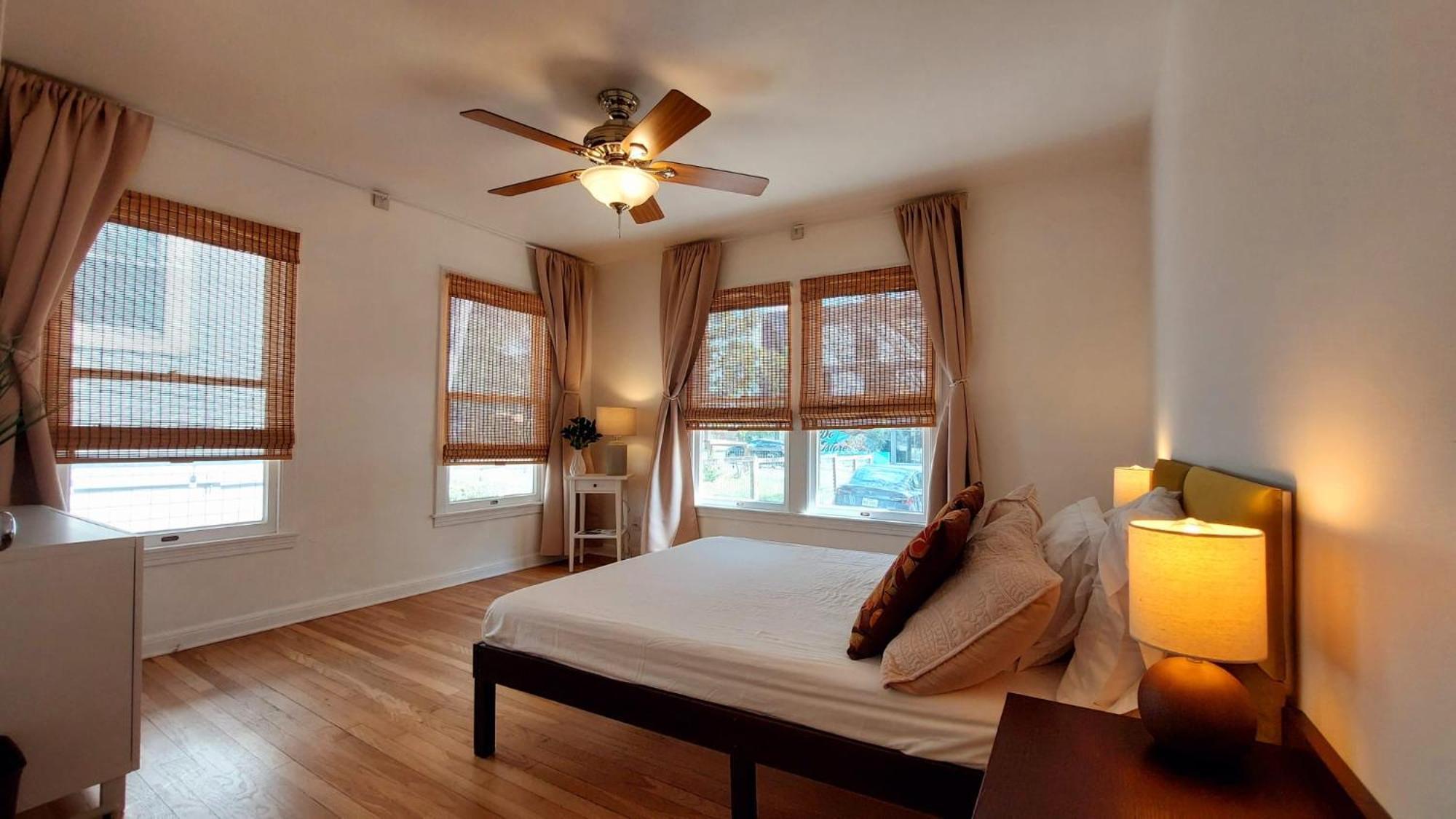 Authentic Pad With Roof-top Deck Bar *