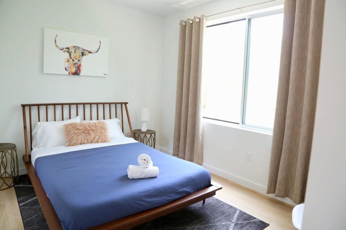 Stunning Modern W Pool & Hot Tub In Dt *