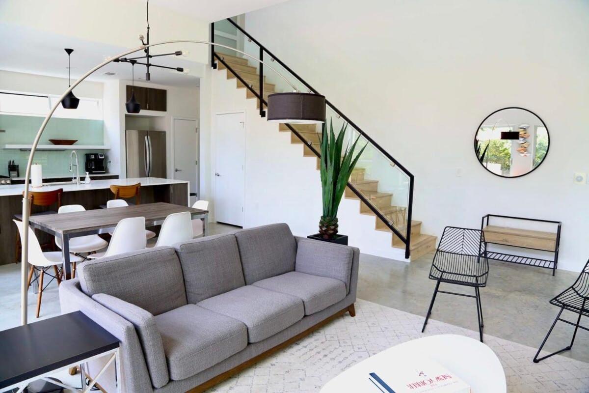 Stunning Modern W Pool & Hot Tub In Dt Austin