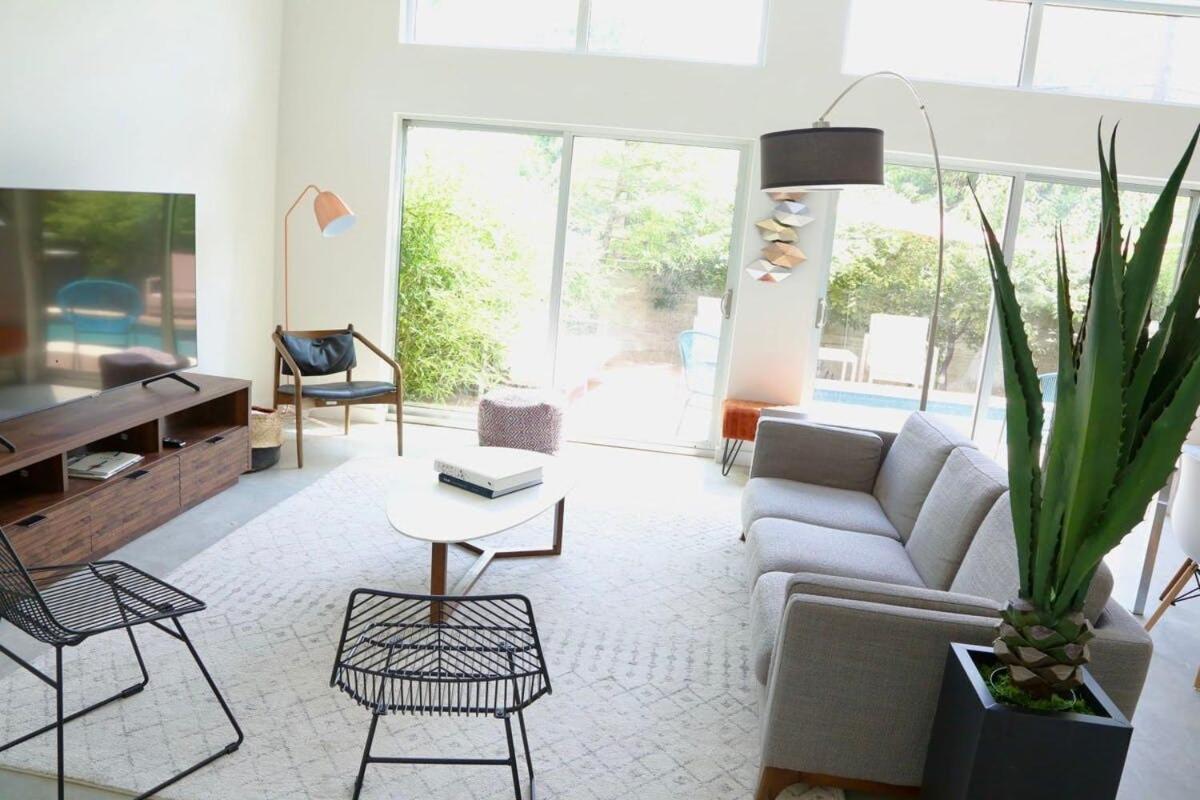 Stunning Modern W Pool & Hot Tub In Dt *