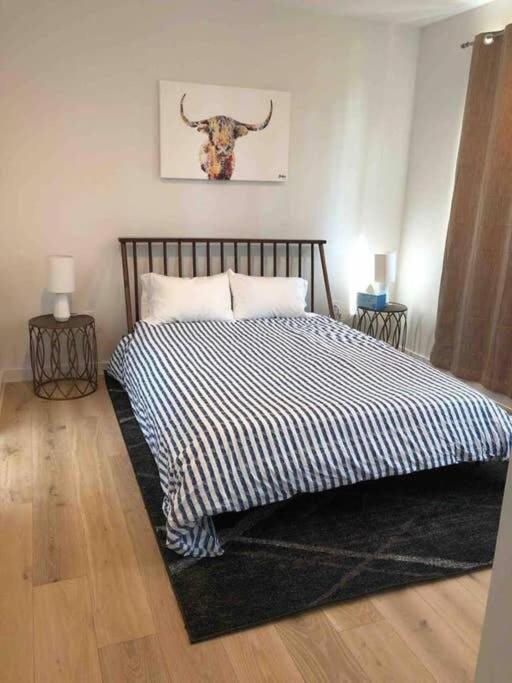 Stunning Modern W Pool & Hot Tub In Dt Holiday home *