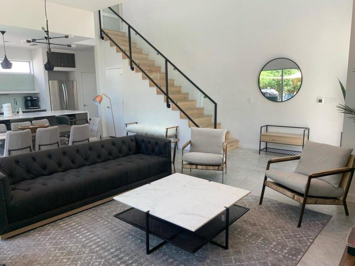 Stunning Modern W Pool & Hot Tub In Dt Austin