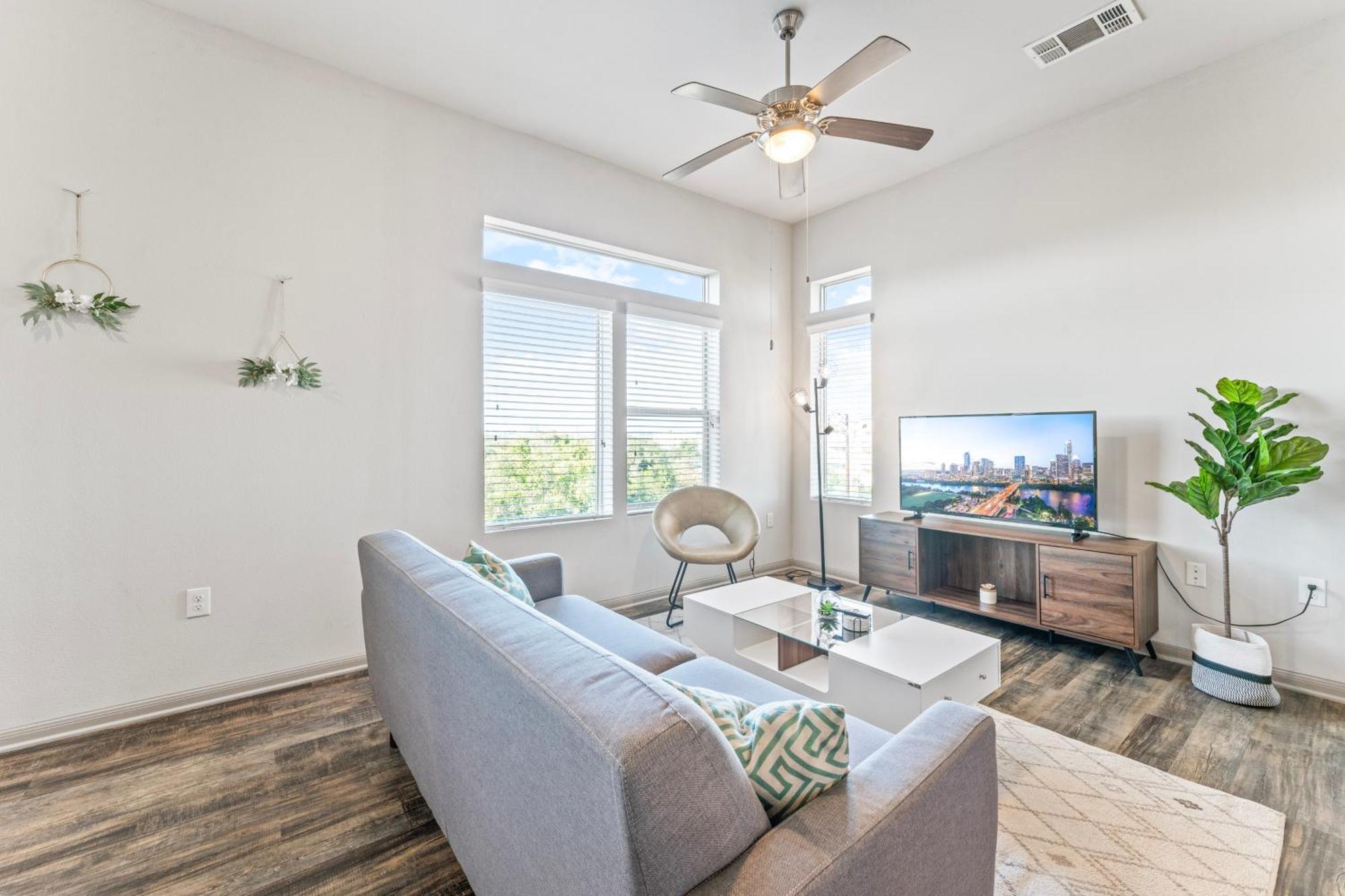 Spacious 2br King Bed Close To Downtown And Airport Apartment Austin