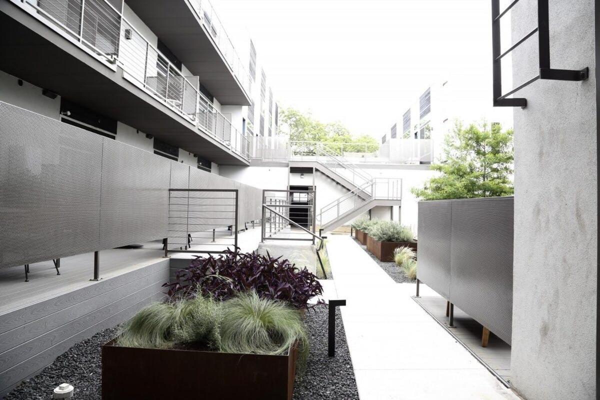 Game Day Penthouse Steps From Ut Sports Apartment