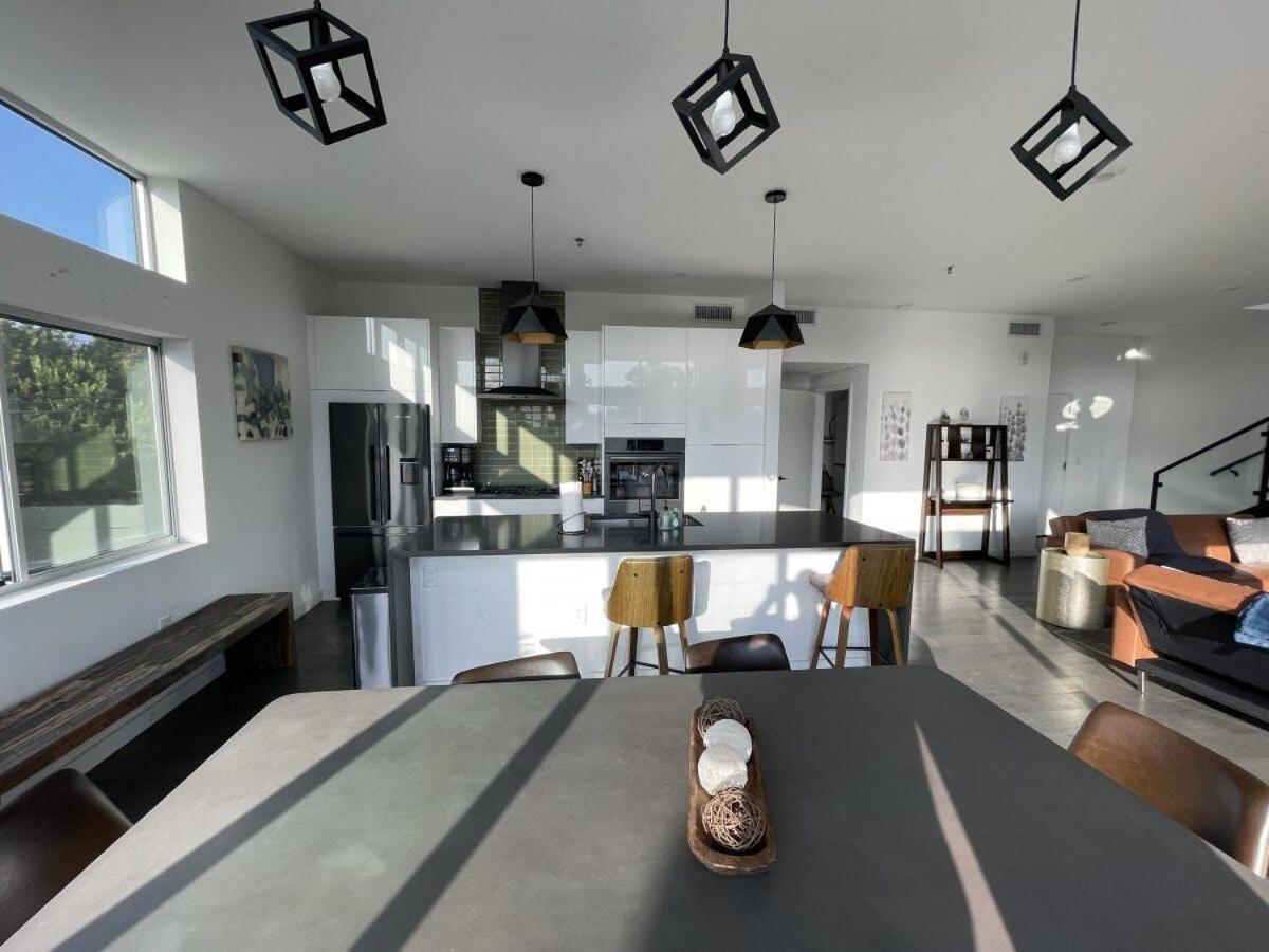 Game Day Penthouse Steps From Ut Sports Apartment *