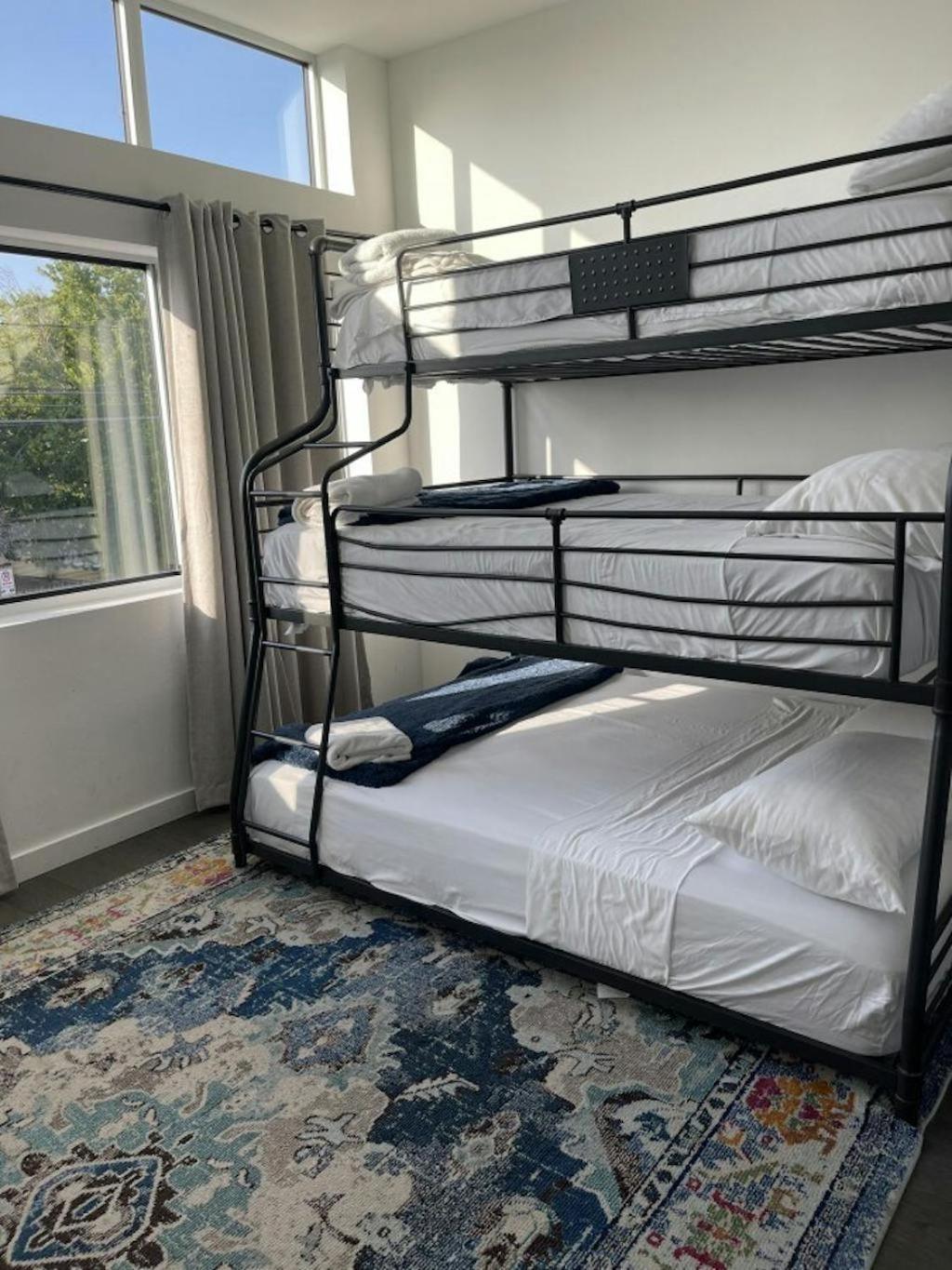 Apartment Game Day Penthouse Steps From Ut Sports *
