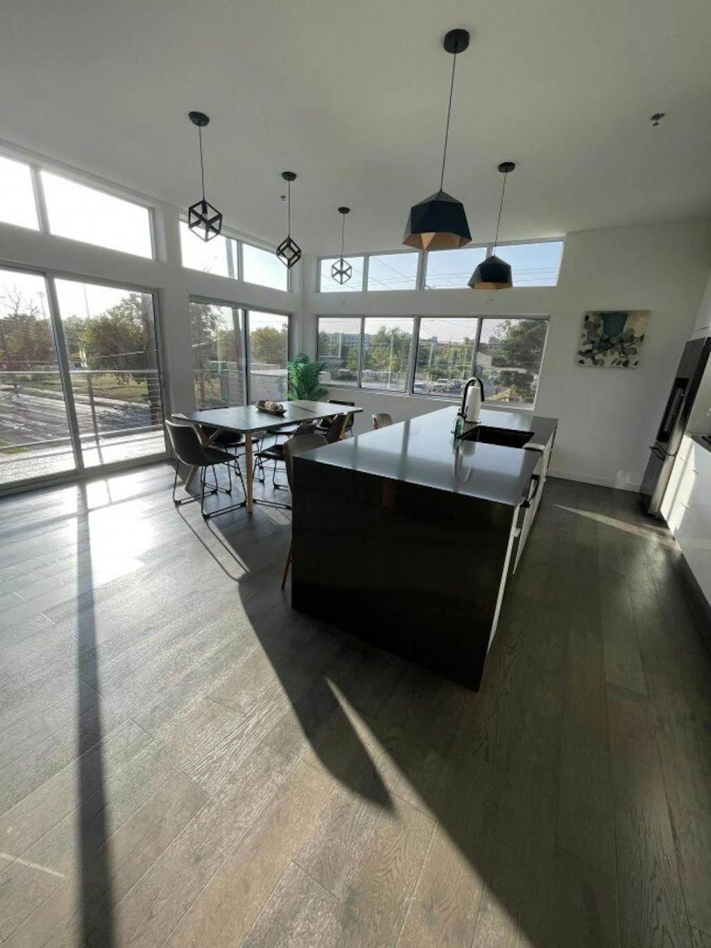 Game Day Penthouse Steps From Ut Sports Austin