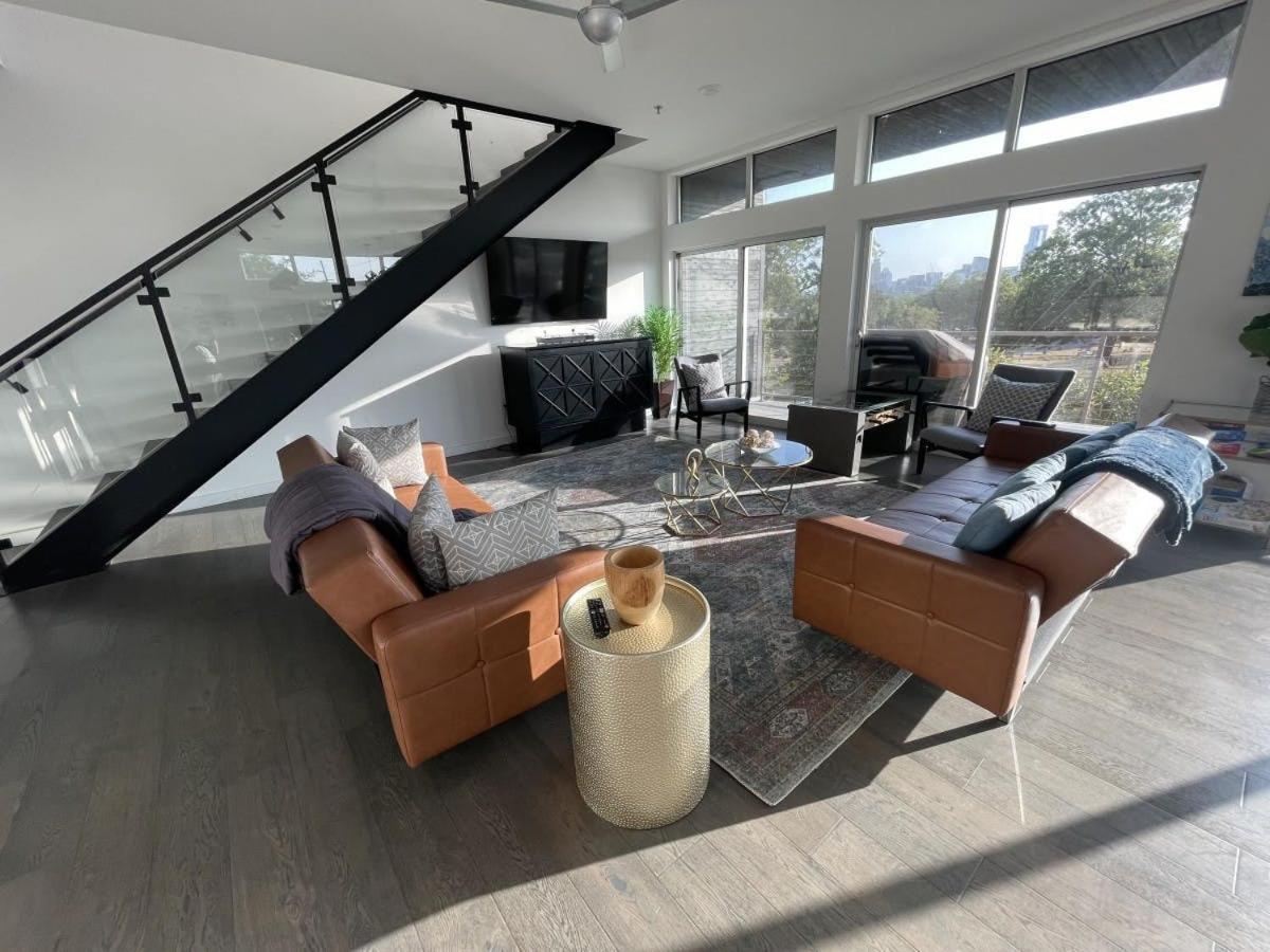 Game Day Penthouse Steps From Ut Sports Apartment *