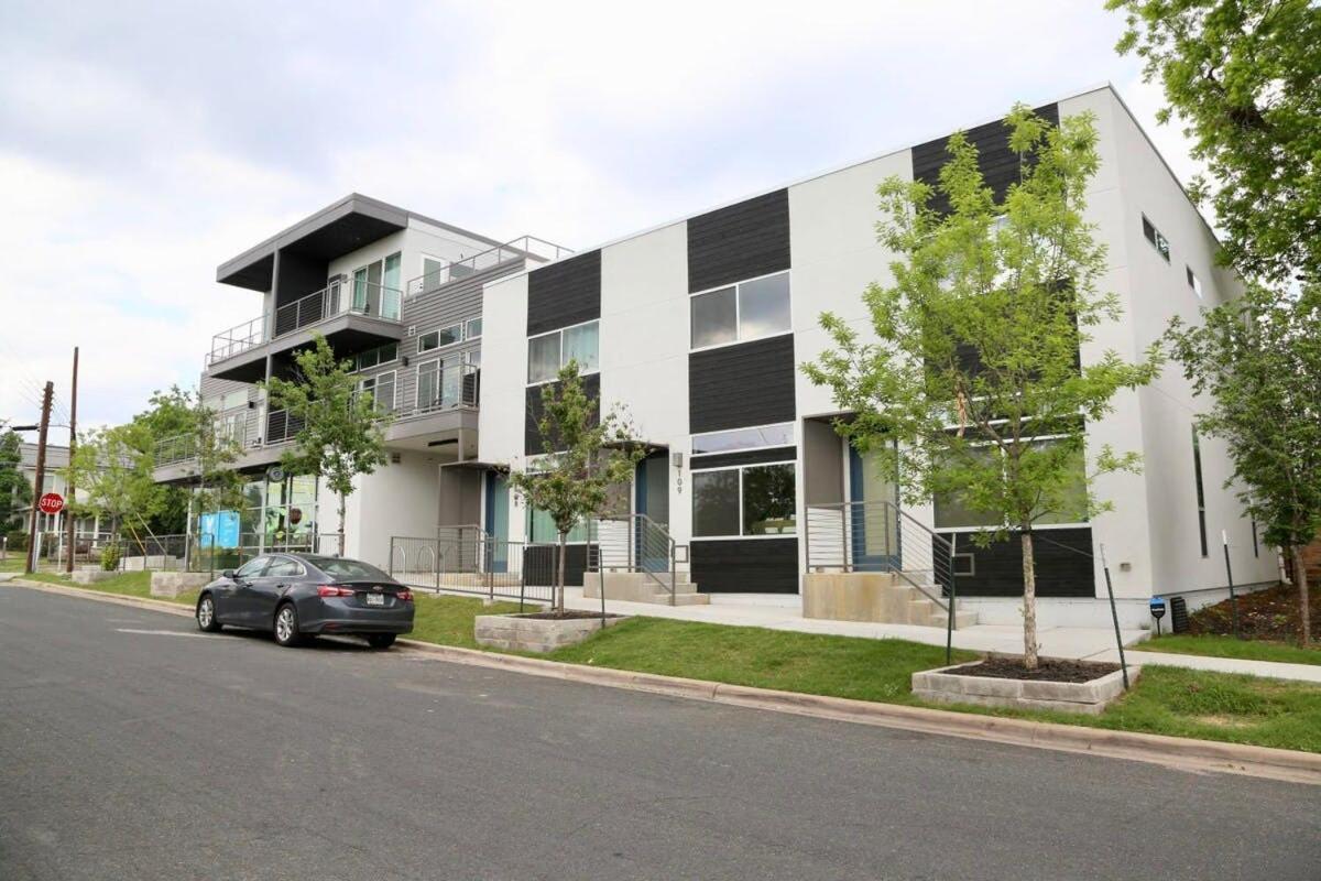 Apartment Game Day Penthouse Steps From Ut Sports Austin
