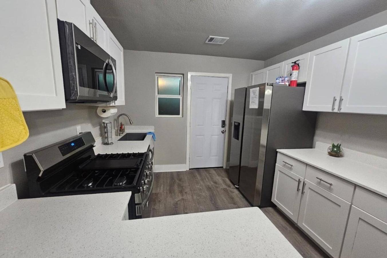 Holiday home Charming 4br Bundle Near Downtown & Airport *