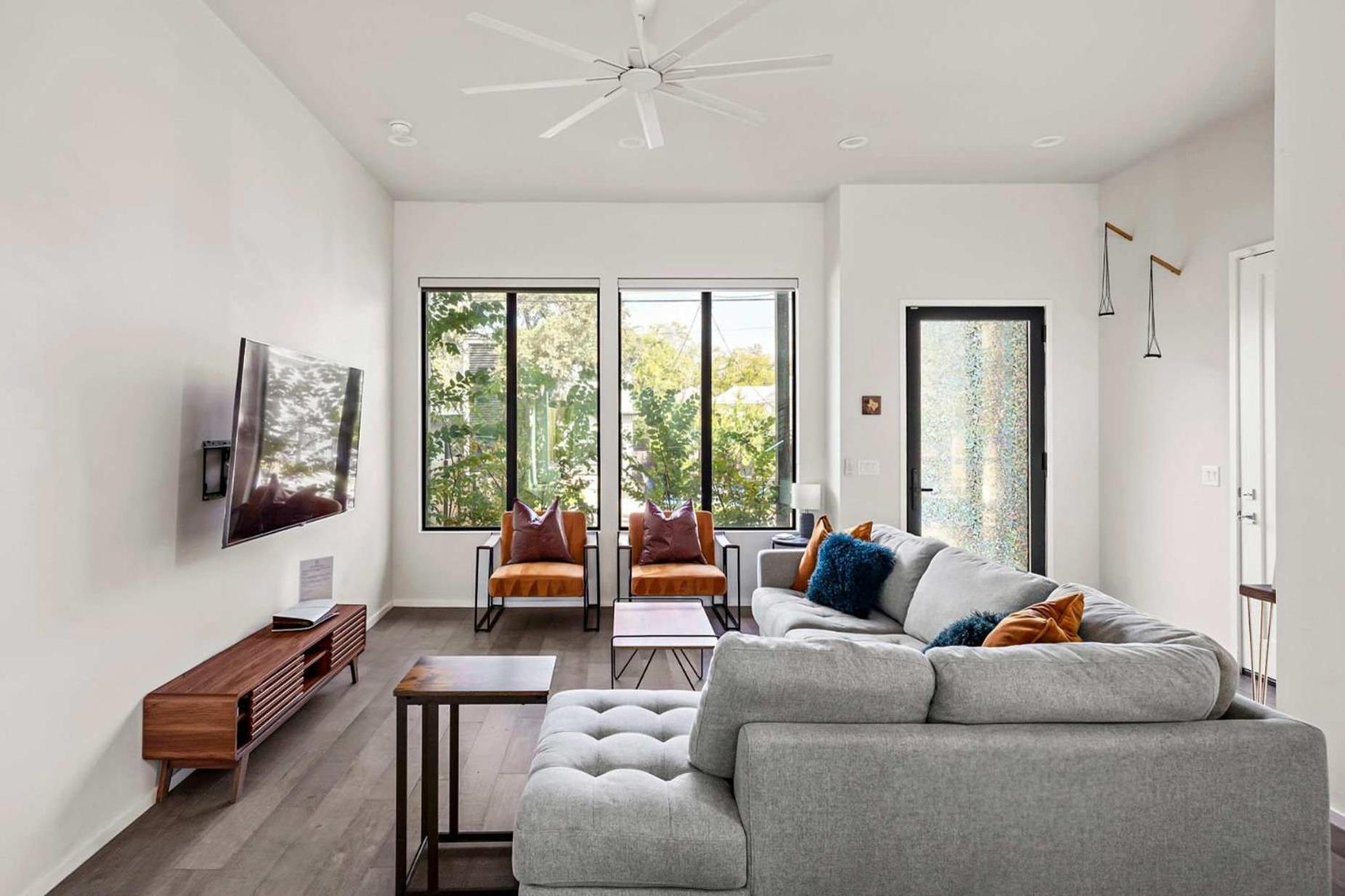 Soco - Backyard - Balconies - Dt Austin