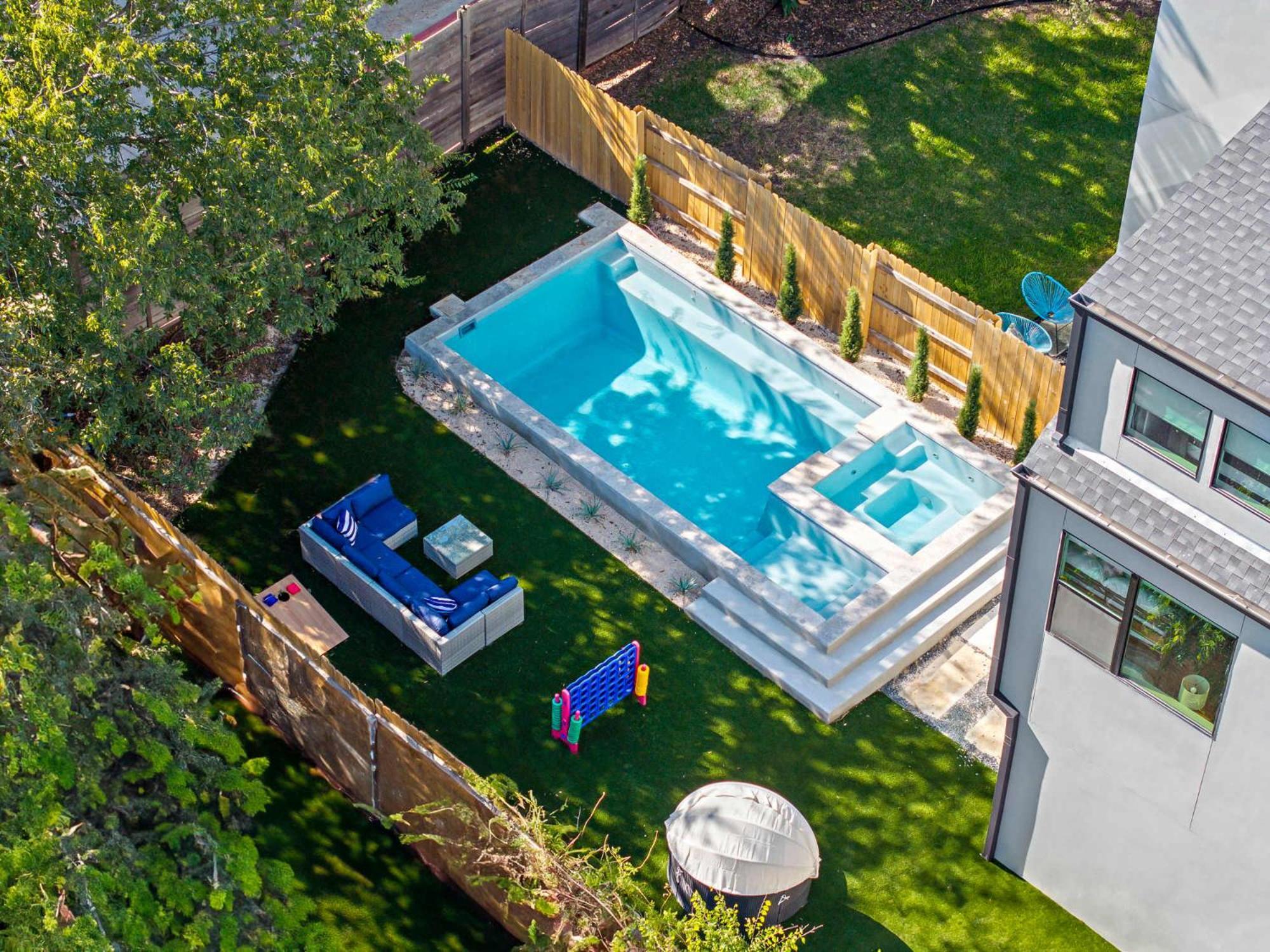 Soco - Backyard - Balconies - Dt