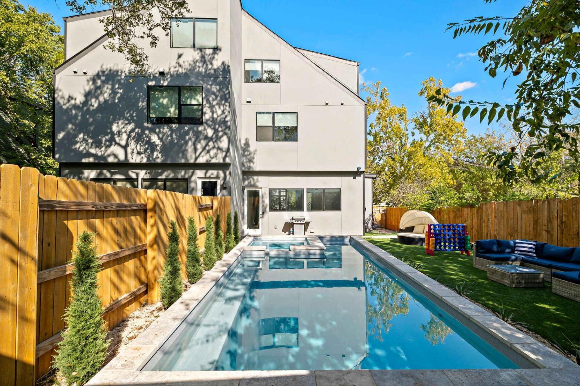 Soco - Backyard - Balconies - Dt Holiday home *