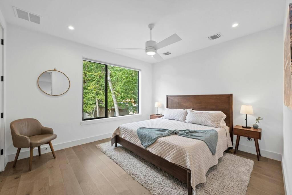 New 4 Bdrm I Heated Pool Prime Location Mins To Dt Holiday home