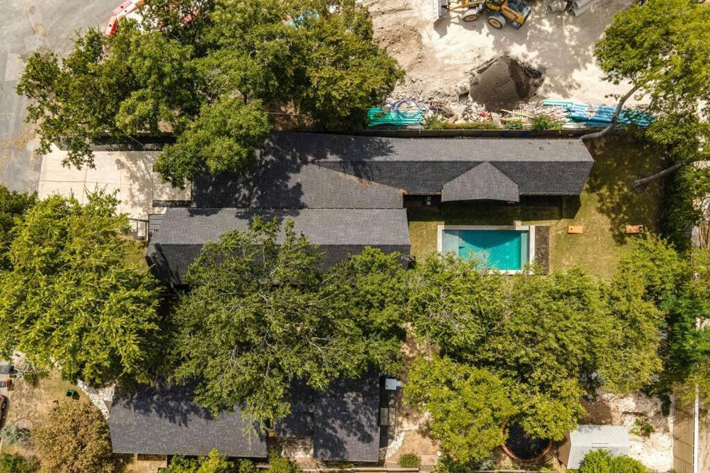 Holiday home New 4 Bdrm I Heated Pool Prime Location Mins To Dt Austin