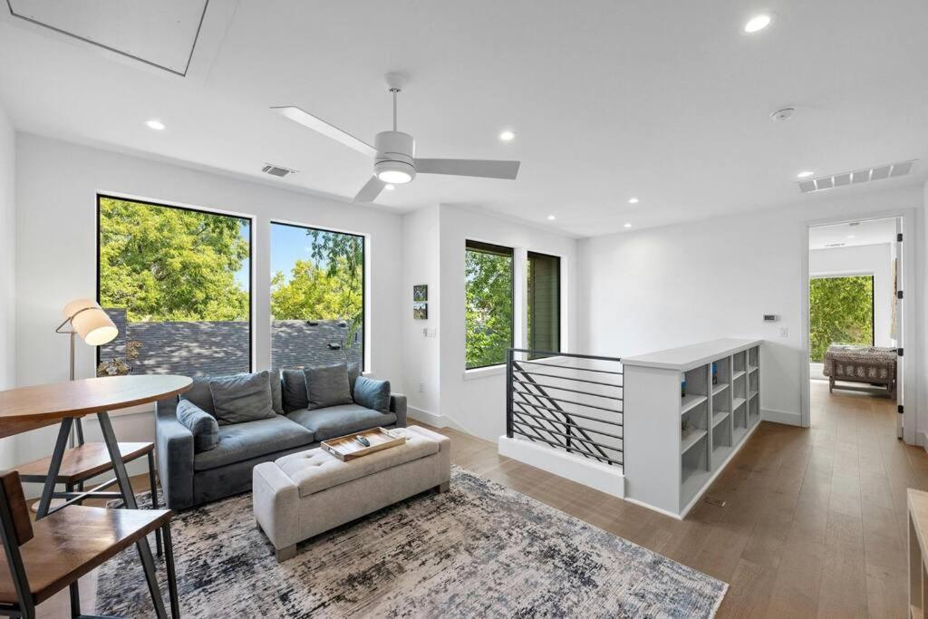 New 4 Bdrm I Heated Pool Prime Location Mins To Dt Holiday home Austin