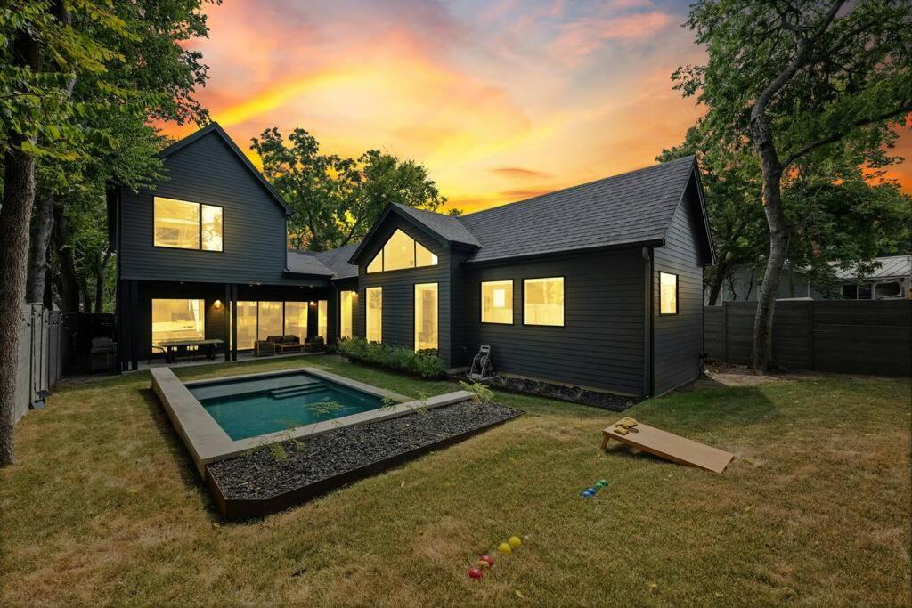 Holiday home New 4 Bdrm I Heated Pool Prime Location Mins To Dt Austin