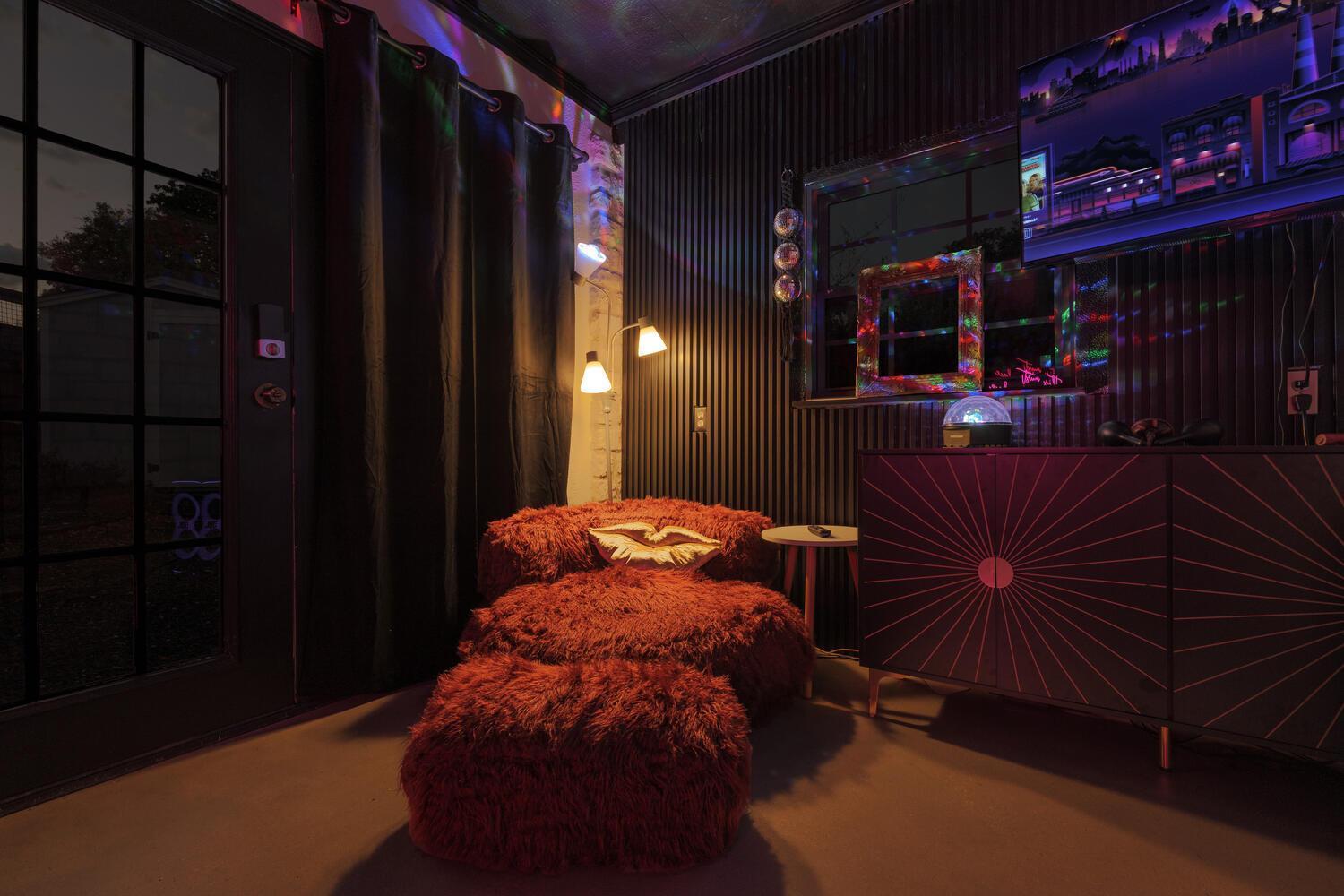Two-home Heart Of Compound & Karaoke Lounge Holiday home *