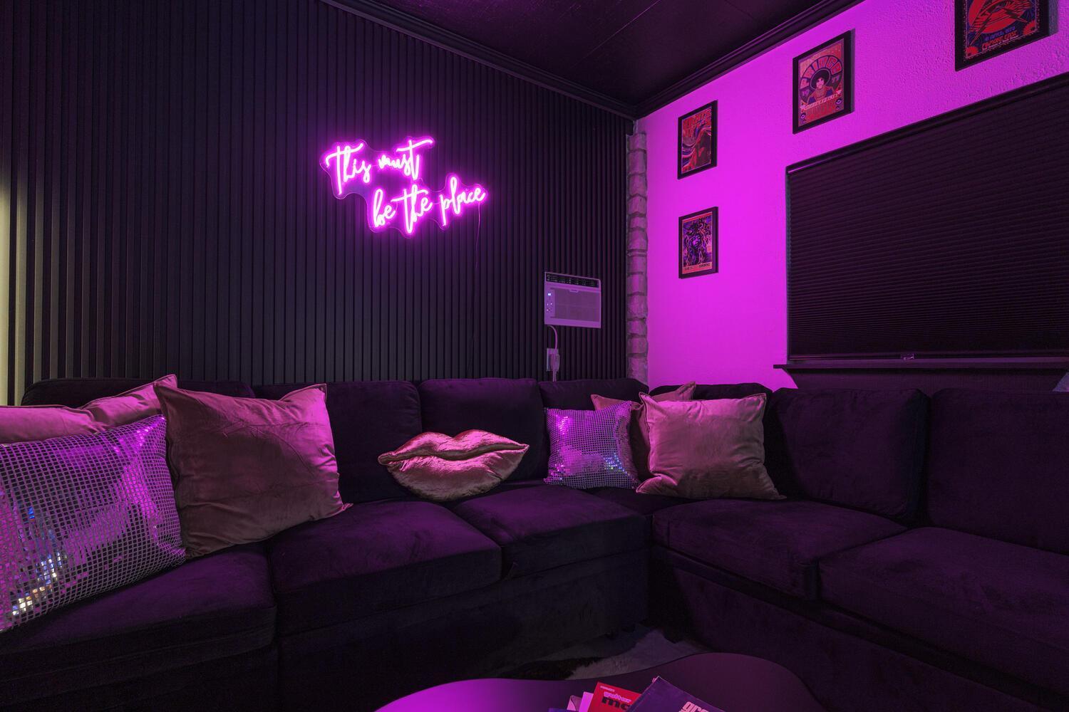 Two-home Heart Of Compound & Karaoke Lounge Holiday home Austin