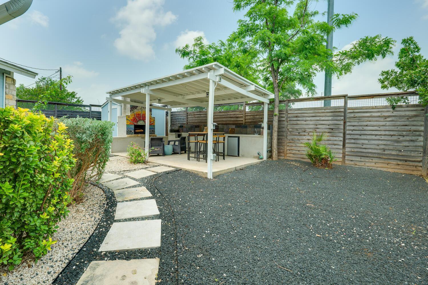 Two-home Heart Of Compound & Karaoke Lounge * Austin