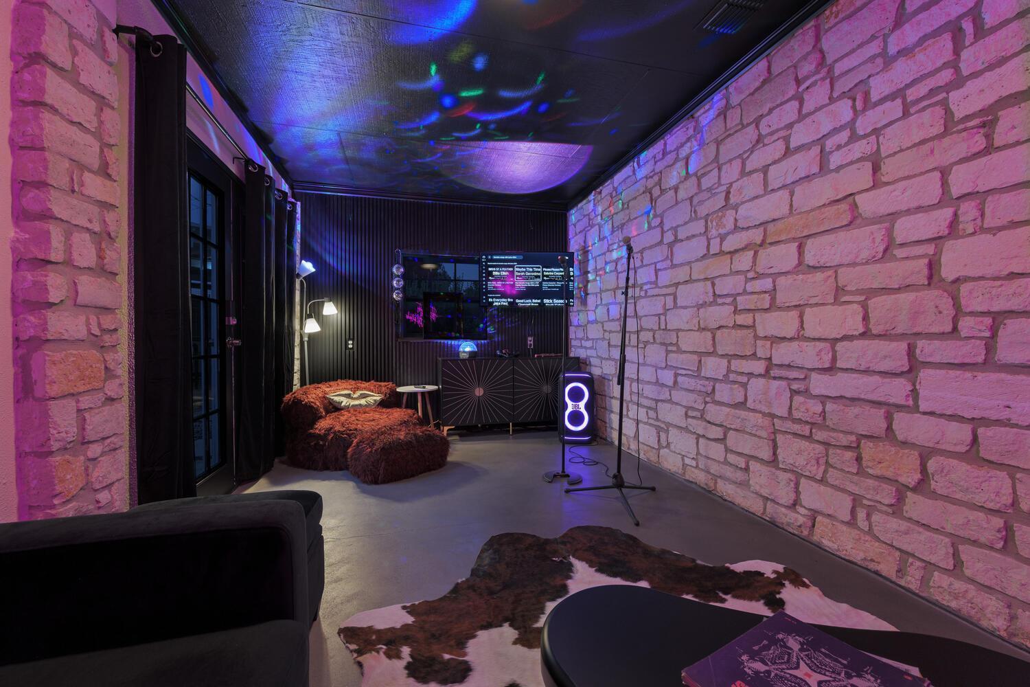 Holiday home Two-home Heart Of Compound & Karaoke Lounge *