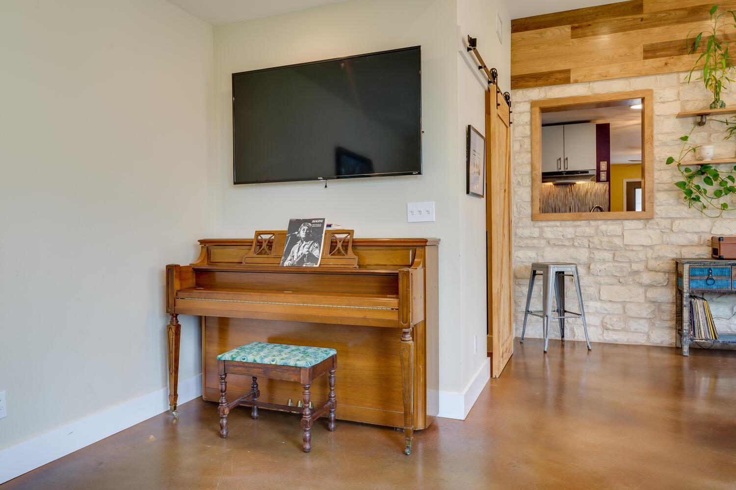 Two-home Heart Of Compound & Karaoke Lounge Holiday home Austin