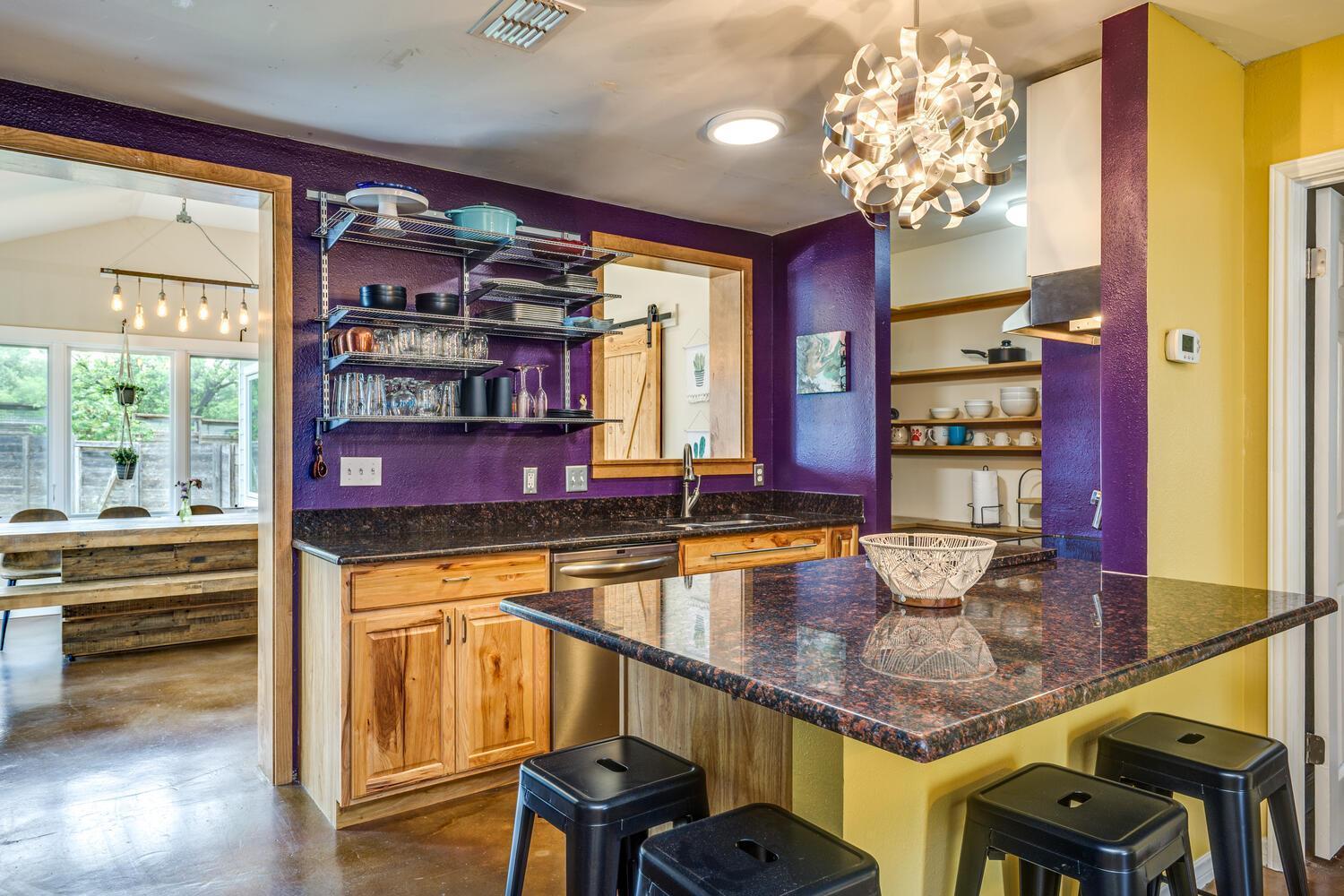 Two-home Heart Of Compound & Karaoke Lounge * Austin
