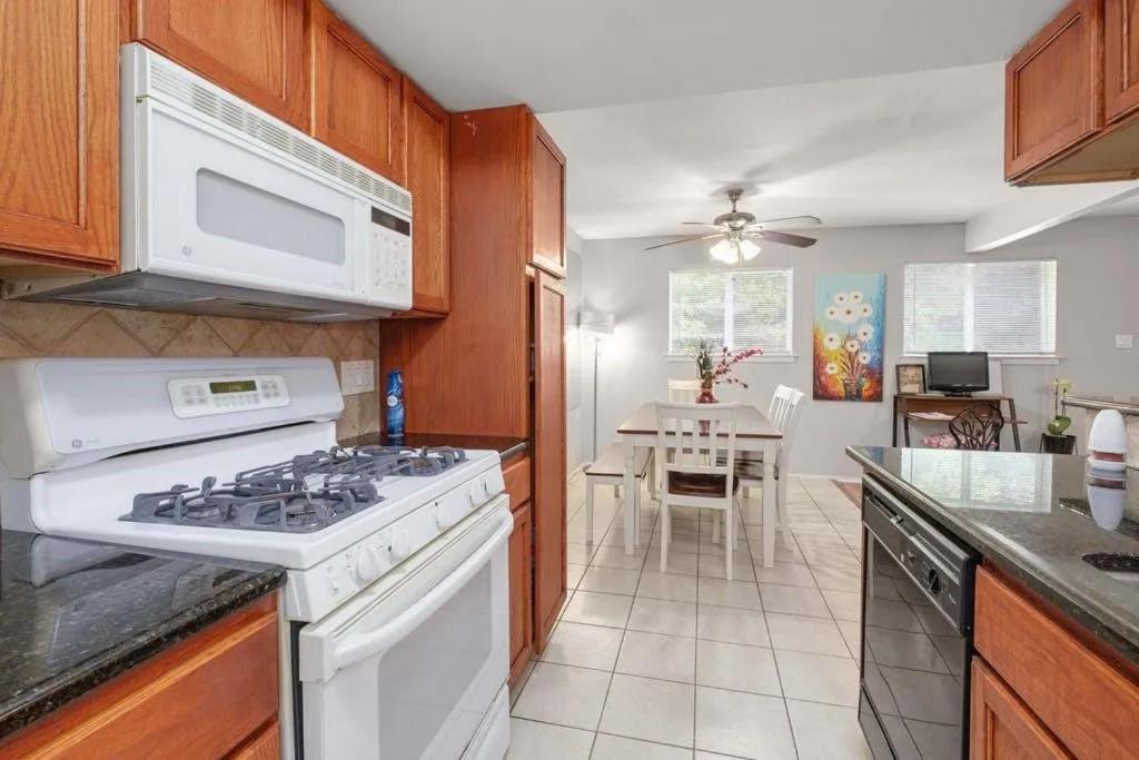 New King Bed House 15 Mins From Westlake Hospital Austin