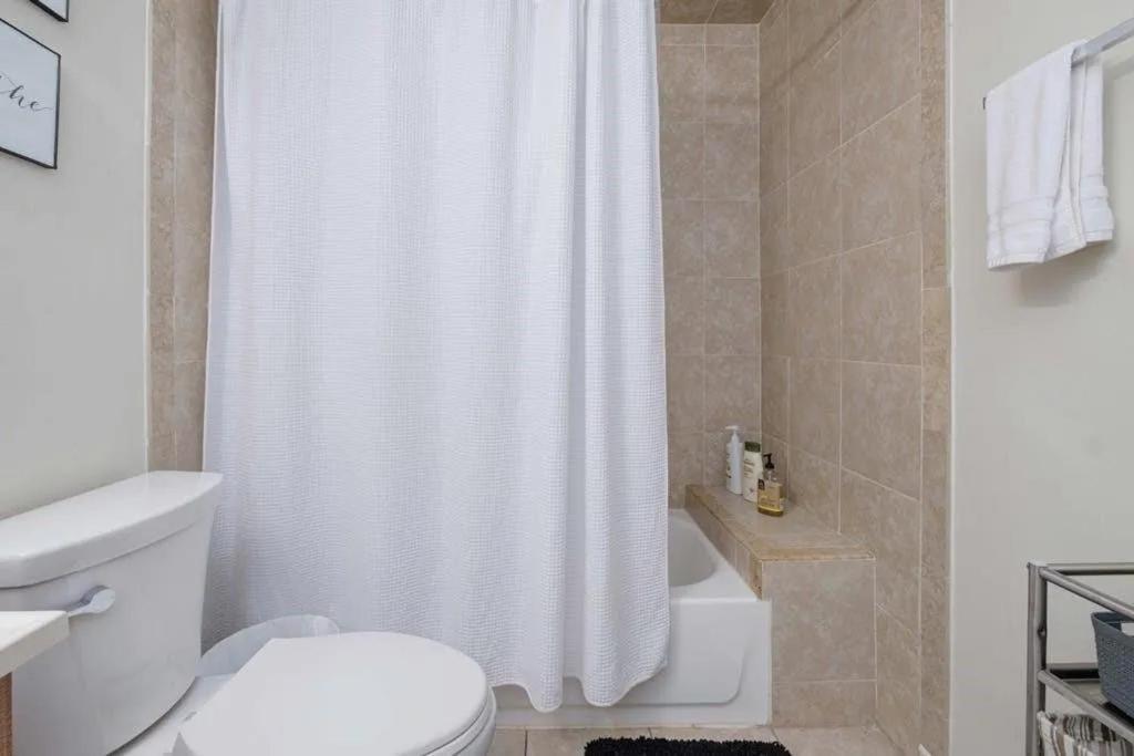 Holiday home New King Bed House 15 Mins From Westlake Hospital *