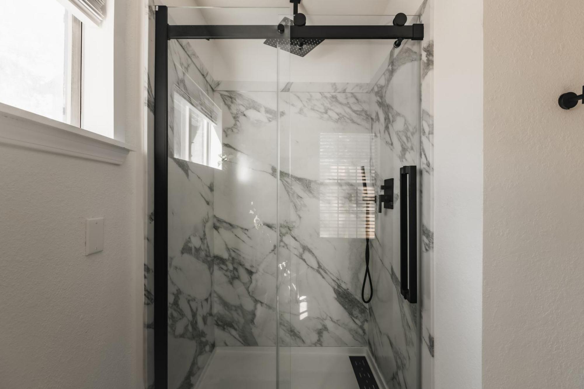 Modern Atx Escape - Walks To Lake, Spacious, King Bed * Austin
