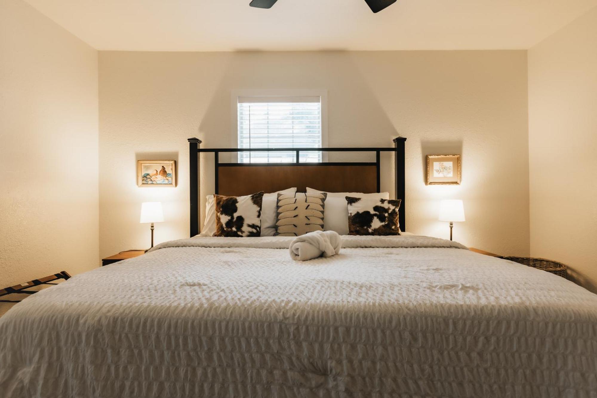 Modern Atx Escape - Walks To Lake, Spacious, King Bed Austin