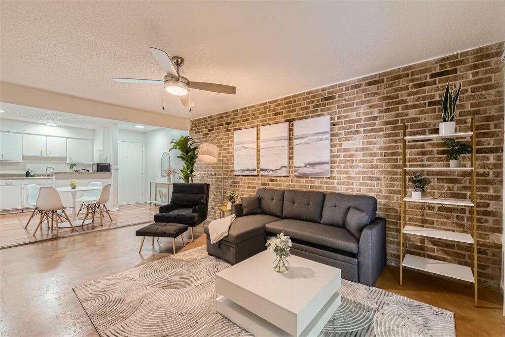 Walkable Dtwn 2b Getaway - Sleeps 5 - Pool, Prkg * Austin