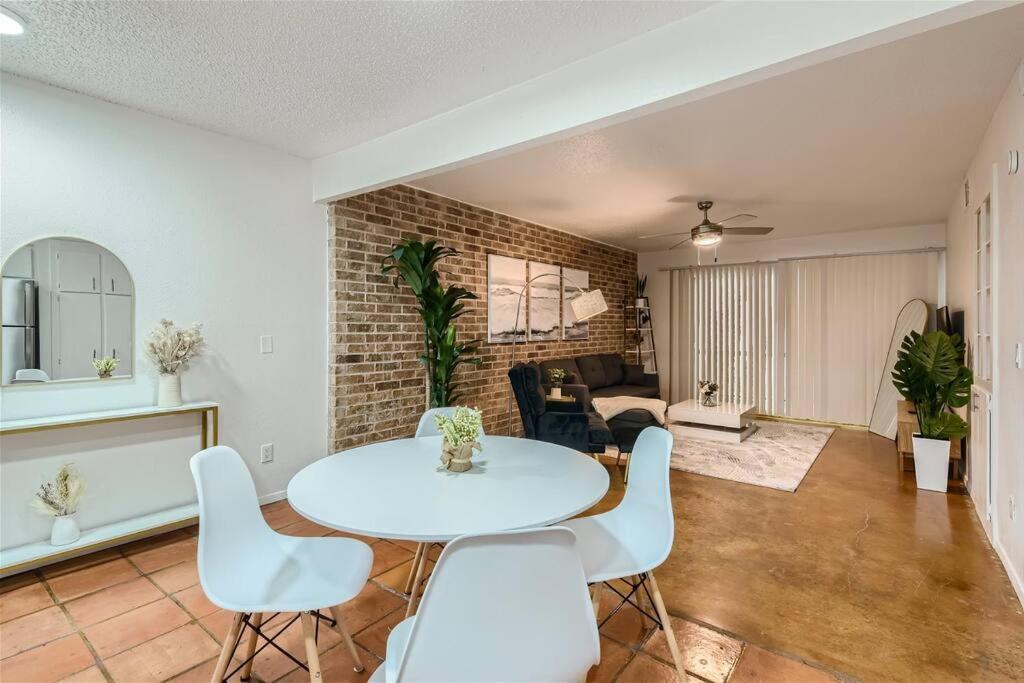 Walkable Dtwn 2b Getaway - Sleeps 5 - Pool, Prkg * Austin