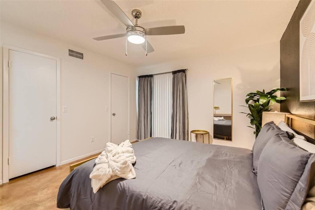 Walkable Dtwn 2b Getaway - Sleeps 5 - Pool, Prkg * Austin