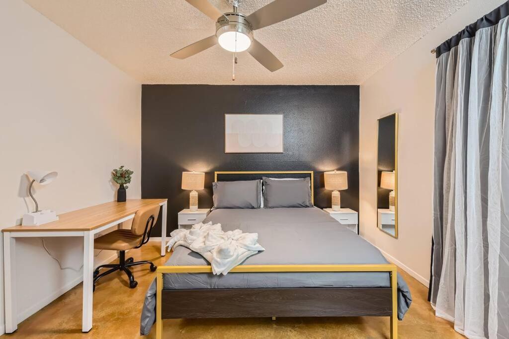 Walkable Dtwn 2b Getaway - Sleeps 5 - Pool, Prkg *