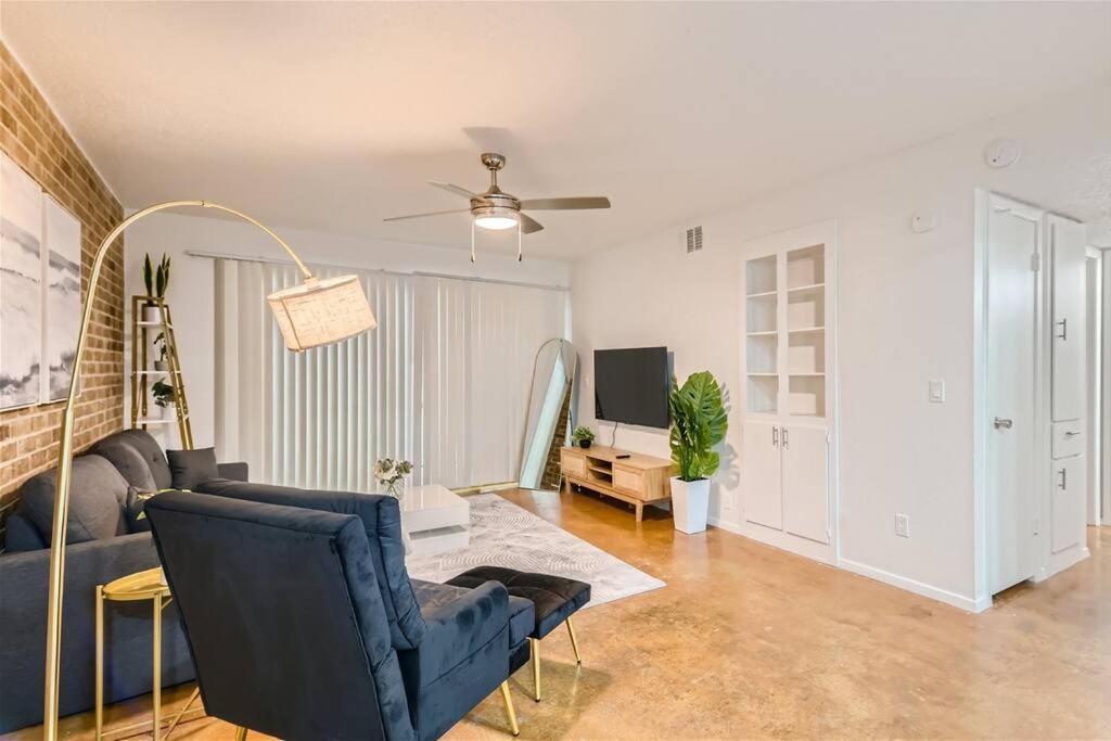 Apartment Walkable Dtwn 2b Getaway - Sleeps 5 - Pool, Prkg