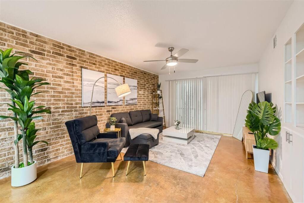 Walkable Dtwn 2b Getaway - Sleeps 5 - Pool, Prkg * Austin