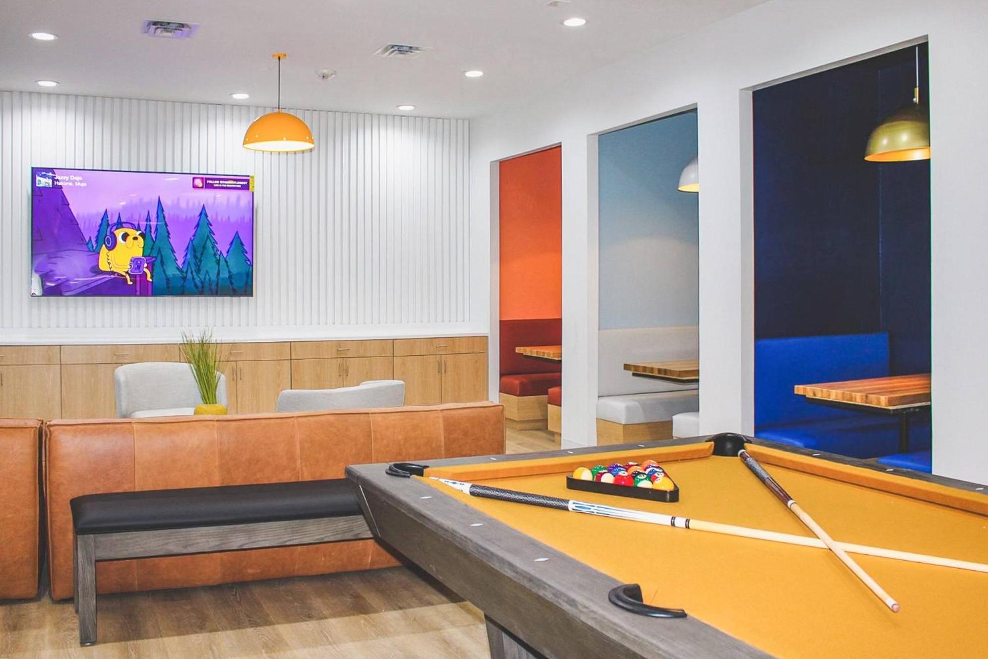 Apartment Upstay 4br W Gym Access Pool & Game Austin