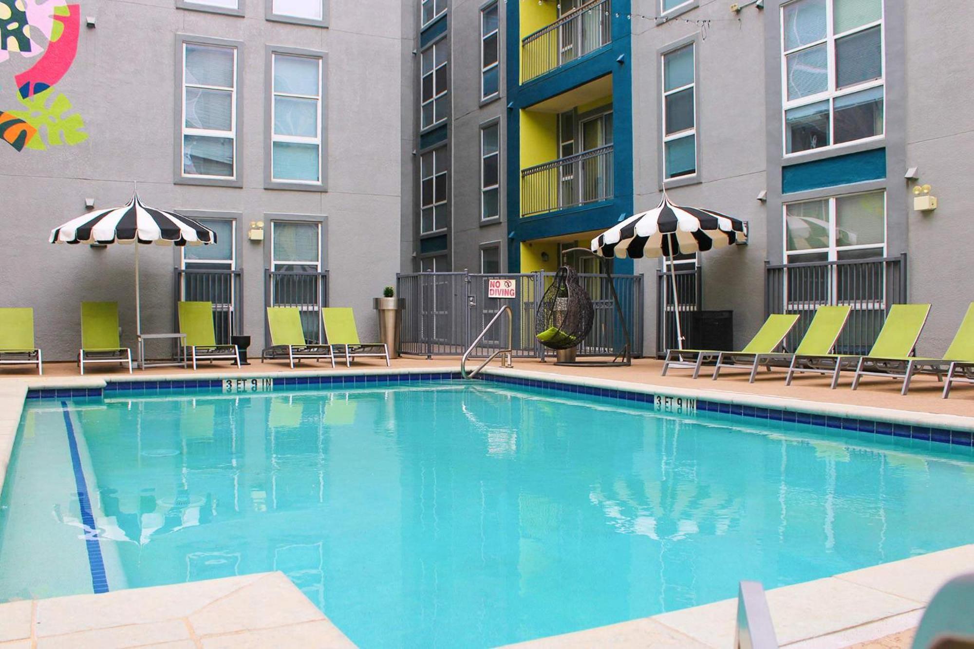 Upstay 4br W Gym Access Pool & Game Apartment Austin